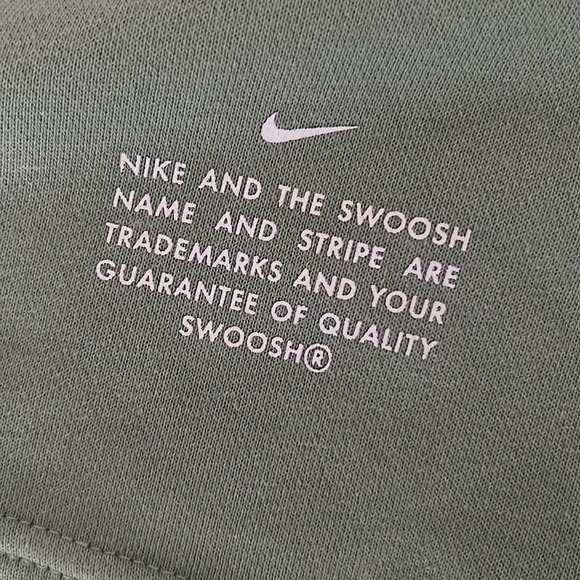 Nike Men's Cargo Short with Drawstring Clasp - Size Large - Picture 6 of 7